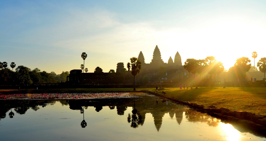 Angkor Wat With Balloon Ride and Lunch Small-Group